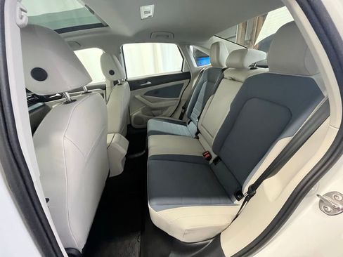 Certified 2025 Volkswagen Jetta SE image 23