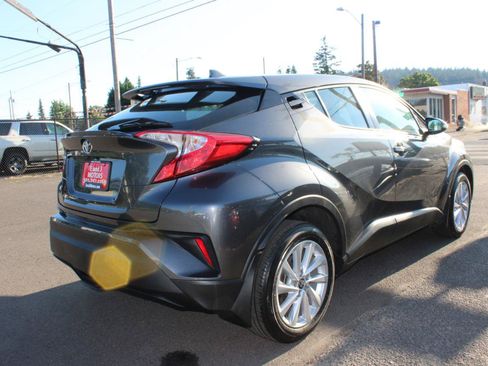 Used 2018 Toyota C-HR XLE FWD image 6