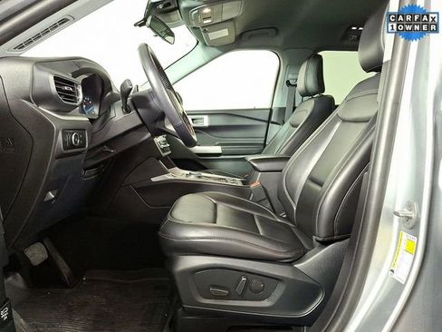 Used 2023 Ford Explorer XLT w/ Equipment Group 202A AWD/4WD image 16