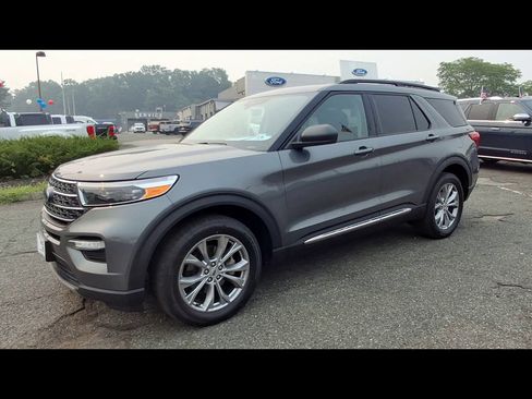Certified 2023 Ford Explorer XLT w/ Equipment Group 202A AWD/4WD image 4