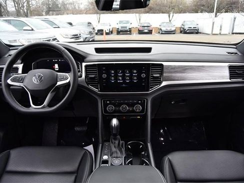 Certified 2022 Volkswagen Atlas Cross Sport SE image 7
