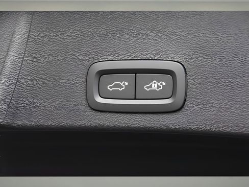 New 2026 Volvo XC40 B5 Plus w/ Protection Package Premier image 23