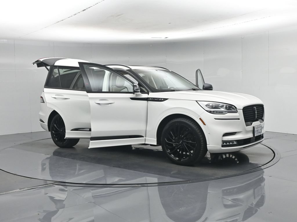 Used 2023 Lincoln Aviator Black Label w/ Jet Package AWD/4WD image 38