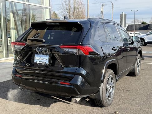 Used 2024 Toyota RAV4 SE image 7