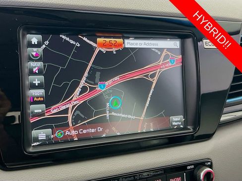 Certified 2017 Kia Niro Touring image 14