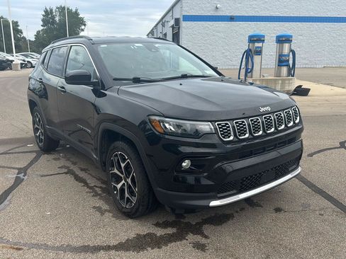 Used 2025 Jeep Compass Limited AWD/4WD image 7