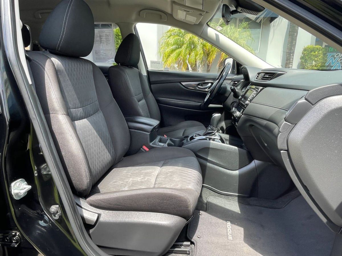 Used 2020 Nissan Rogue SV FWD image 22
