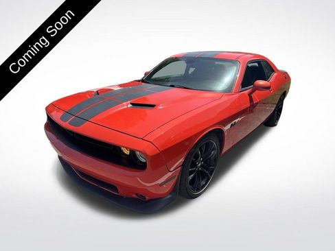 Used 2017 Dodge Challenger R/T RWD image 1