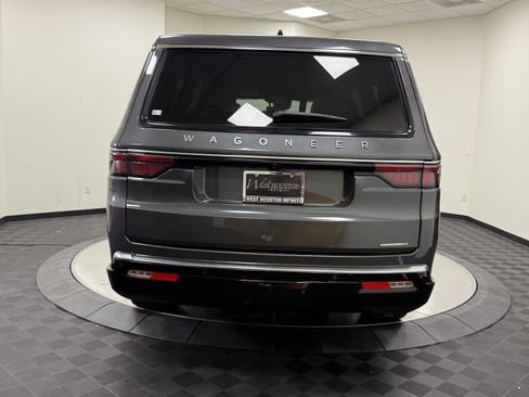 Used 2024 Jeep Wagoneer L Series II w/ Flexible Seating Group RWD image 7