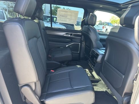 New 2025 Jeep Wagoneer Series II image 56