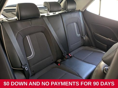 Used 2025 Hyundai Venue Limited FWD image 27