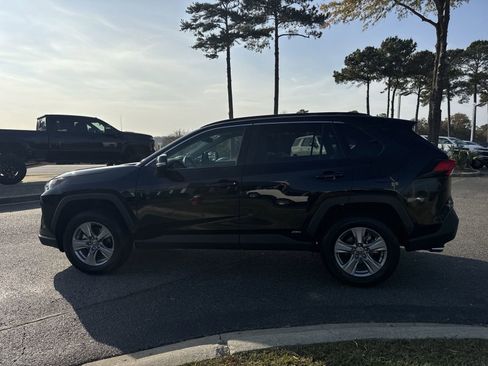 Used 2025 Toyota RAV4 XLE image 7