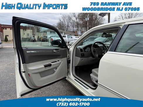 Used 2009 Chrysler 300 C image 13