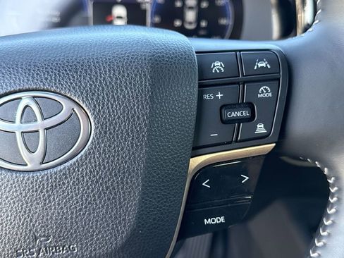 Used 2025 Toyota Crown XLE image 27