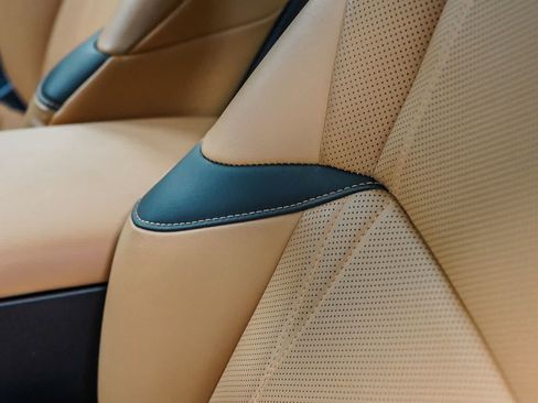 Used 2025 Lexus ES 300h w/ Luxury Package FWD image 20