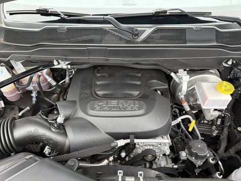 Used 2024 RAM 2500 Tradesman w/ Chrome Appearance Group image 29