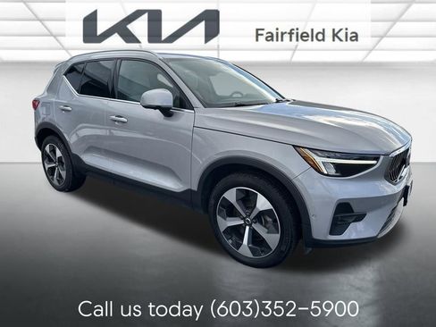 Used 2023 Volvo XC40 B5 Plus w/ Driver Assist Package image 7