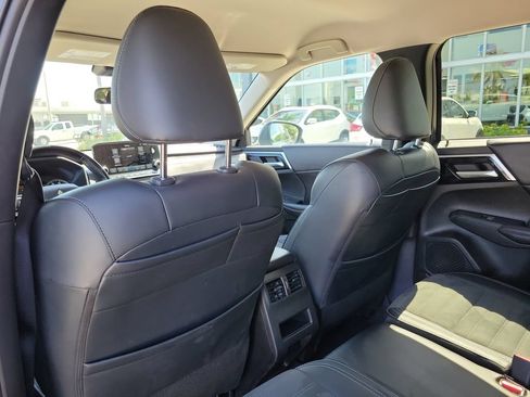 Used 2024 Mitsubishi Outlander SE FWD image 16