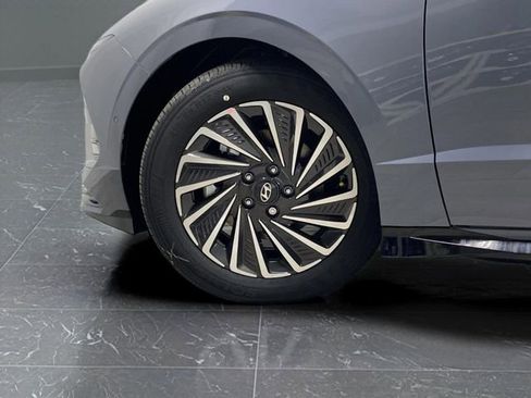 New 2025 Hyundai Sonata Limited image 36