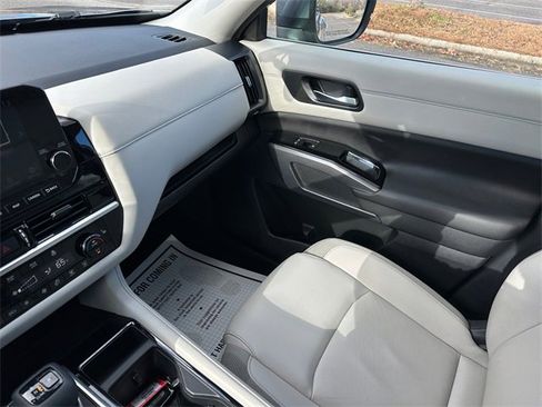 Used 2023 Nissan Pathfinder SL image 29