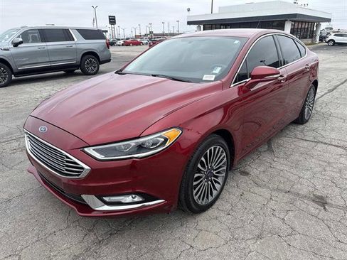 Used 2017 Ford Fusion SE w/ Fusion SE Technology Package image 3