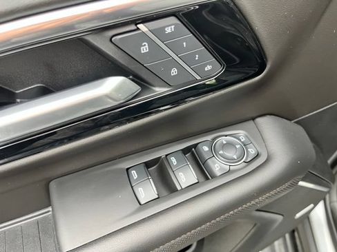 Used 2025 Chevrolet Tahoe High Country AWD/4WD image 19