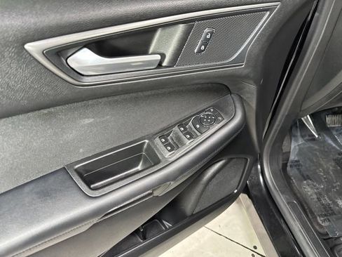 Used 2018 Ford Edge SE FWD image 9