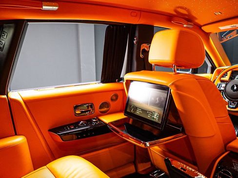 Used 2024 Rolls-Royce Phantom Sedan RWD image 58