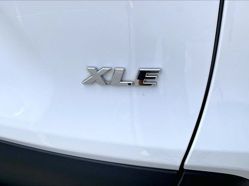 Used 2025 Toyota RAV4 XLE w/ Convenience Package FWD image 25