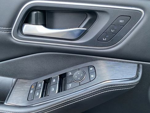 Used 2023 Nissan Rogue Platinum w/ Platinum Premium Package image 32