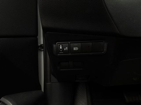 Used 2025 Toyota Corolla Cross XLE FWD image 18