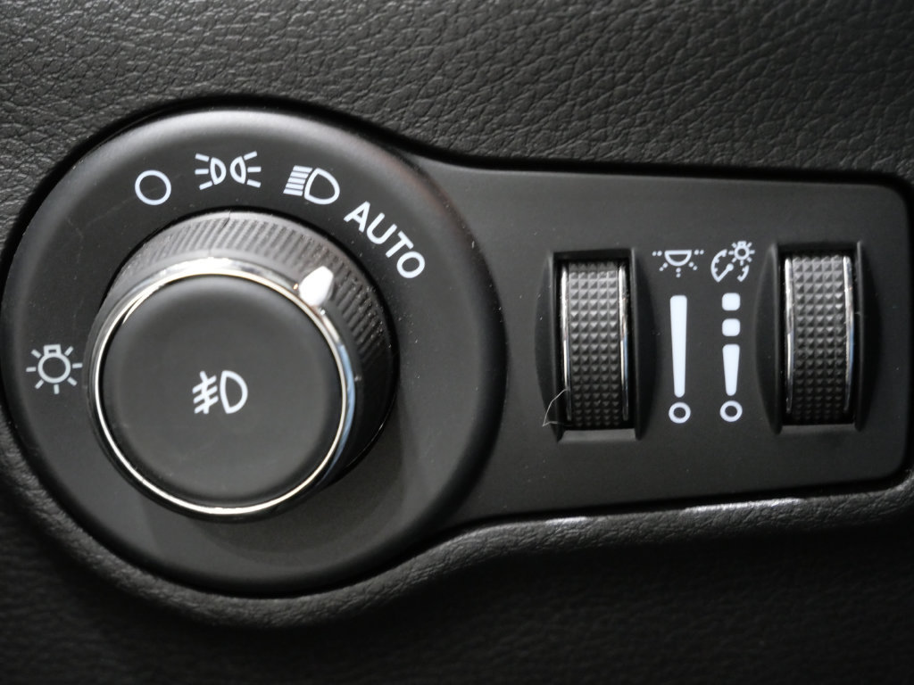 Used 2022 Jeep Compass Limited w/ Elite Group AWD/4WD image 11