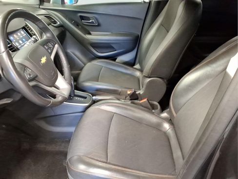 Certified 2018 Chevrolet Trax LT w/ LT Convenience Package FWD image 7