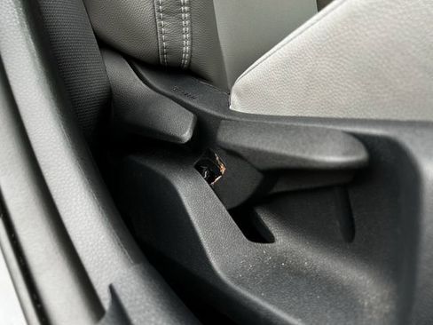 Used 2025 Toyota Camry SE image 31