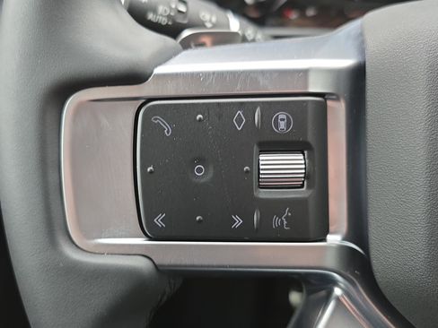 Used 2024 Land Rover Discovery Dynamic SE image 18