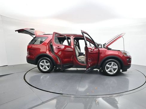 Used 2018 Ford Explorer XLT w/ Equipment Group 202A FWD image 48