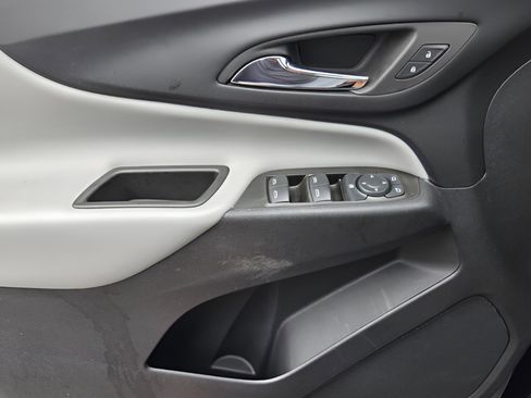 Used 2024 Chevrolet Equinox LS w/ Midnight Edition FWD image 28
