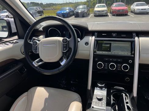 Used 2017 Land Rover Discovery HSE Luxury AWD/4WD image 19