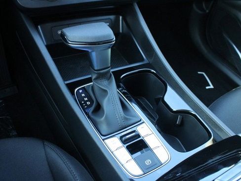 Used 2025 Hyundai Tucson SE image 23