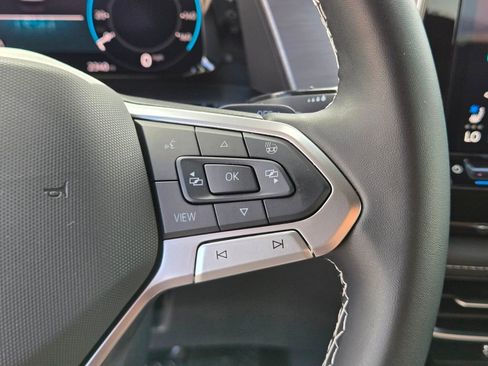 Certified 2025 Volkswagen Atlas Cross Sport SE FWD image 18