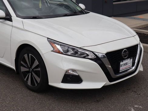 Certified 2022 Nissan Altima 2.5 SV w/ SV Premium Package image 4