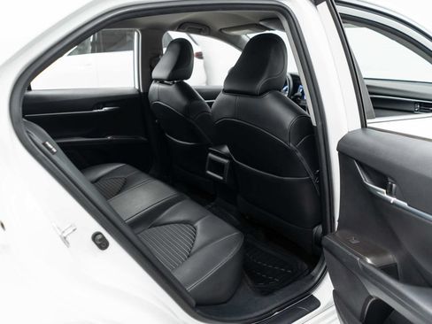 Used 2021 Toyota Camry SE FWD image 12
