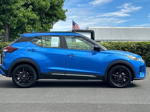 Certified 2023 Nissan Kicks SR FWD image 3