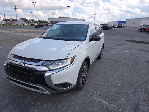 Used 2020 Mitsubishi Outlander AWD image 3