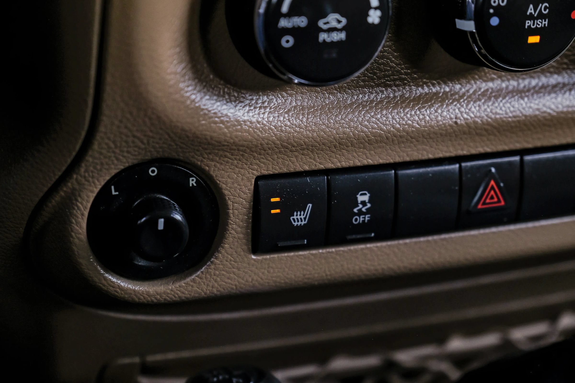 Used 2016 Jeep Wrangler Unlimited Rubicon w/ Connectivity Group AWD/4WD image 32