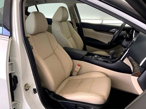Used 2017 Nissan Maxima Platinum w/ Medallion Package image 7