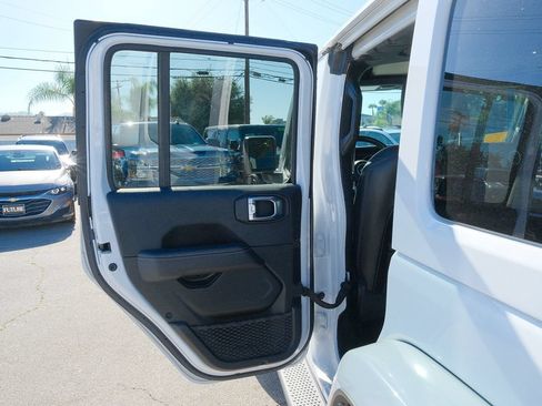 Used 2022 Jeep Wrangler Unlimited Sahara w/ Cold Weather Group AWD/4WD image 32