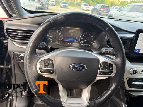 Used 2021 Ford Explorer XLT w/ Equipment Group 202A AWD/4WD image 16