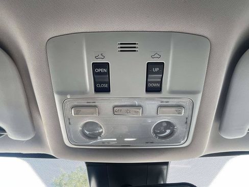 Used 2019 Toyota Corolla SE w/ SE Premium Package FWD image 40