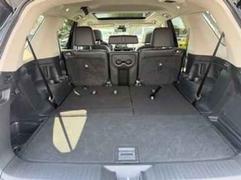 Used 2025 Honda Pilot Touring image 7